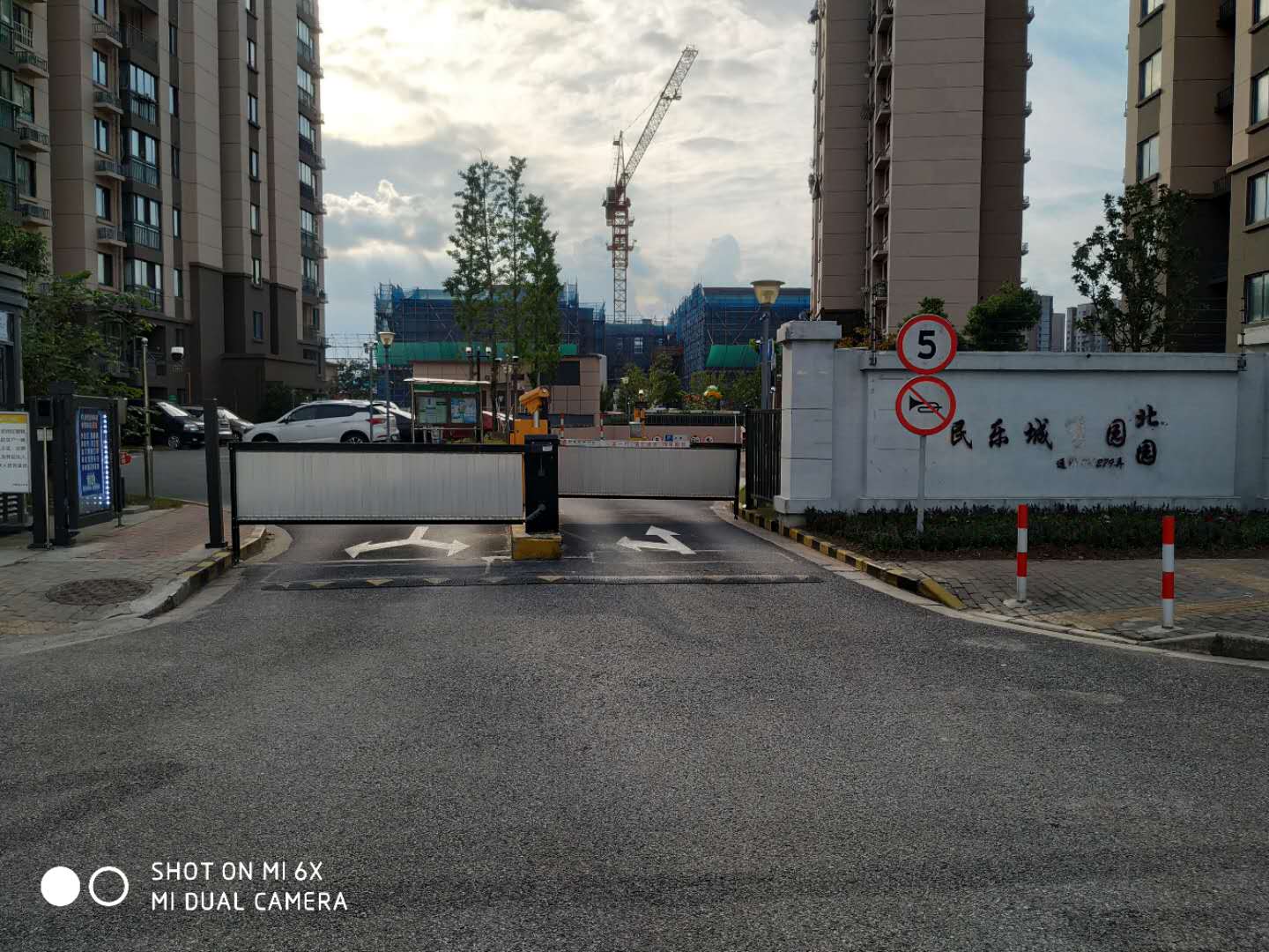無人值守車牌識別系統(tǒng)?簡化停車場管理方式